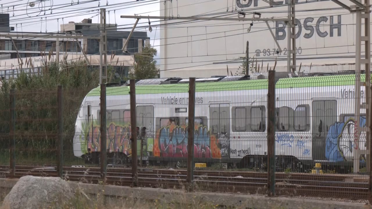 els-trens-nous-de-la-r1-sajornen-fins-al-2027-enmig-de-la-polemica-pels-grafits