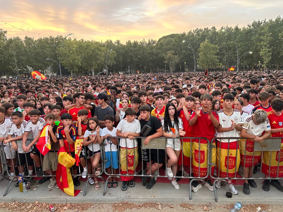 La Final Argentina-Espanya ha agrupat 10 mil persones al parc central de mataro.jpeg