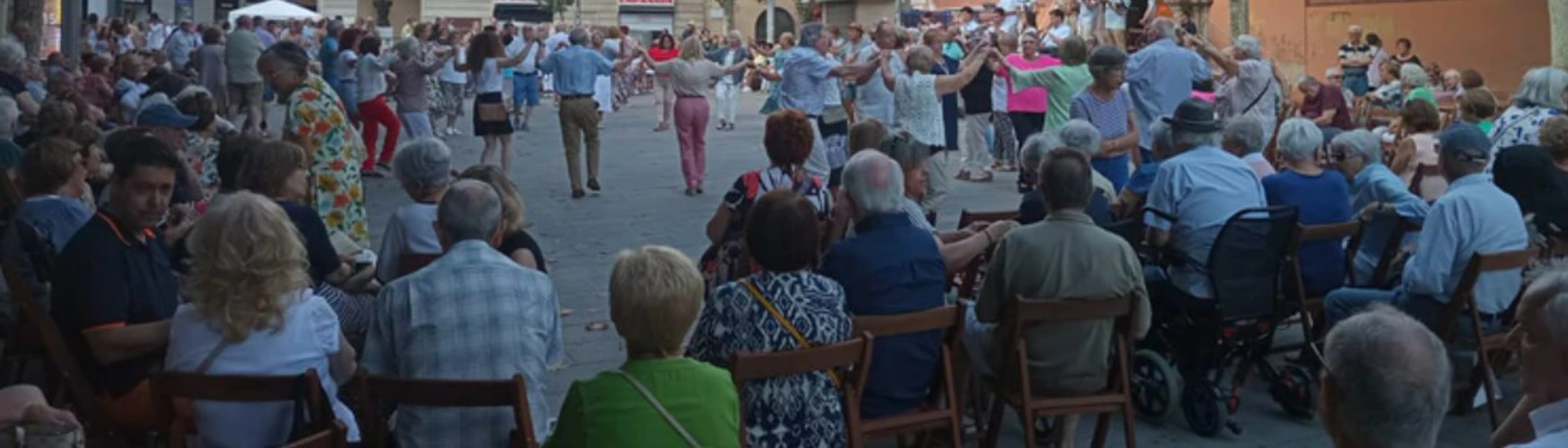 Festa d'estiu. Danses, sardanes i havaneres.jpg