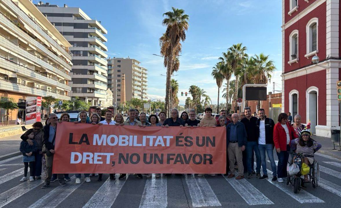 <p class="MsoNormal" style="line-height:150%;">ERC Maresme i dues plataformes d’usuaris de Rodalies recorren l’R1 per reclamar millores urgents<span style="font-family:&quot;Arial&quot;,sans-serif;font-size:20.0pt;"><span style="line-height:150%;" lang="CA"><strong><o:p></o:p></strong></span></span></p>
