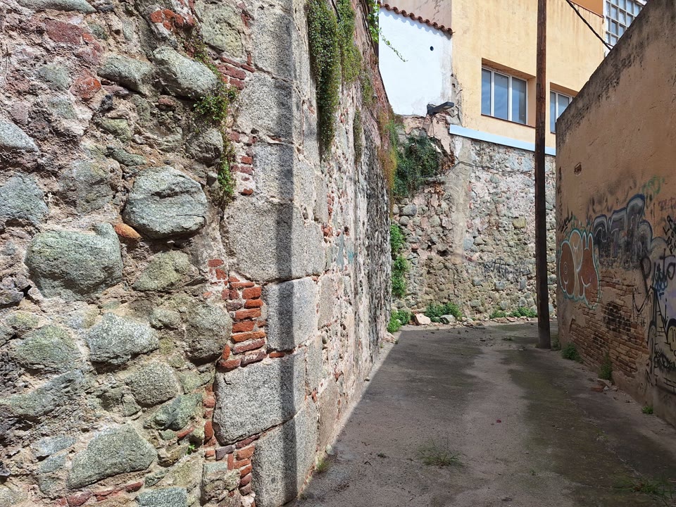 lobra-faraonica-dels-mataronins-un-quilometre-de-fortificacio-per-frenar-els-corsaris