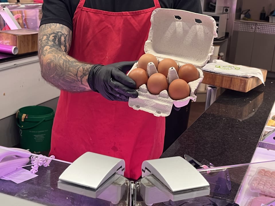 el-preu-dels-ous-es-dispara-per-la-crisi-aviaria