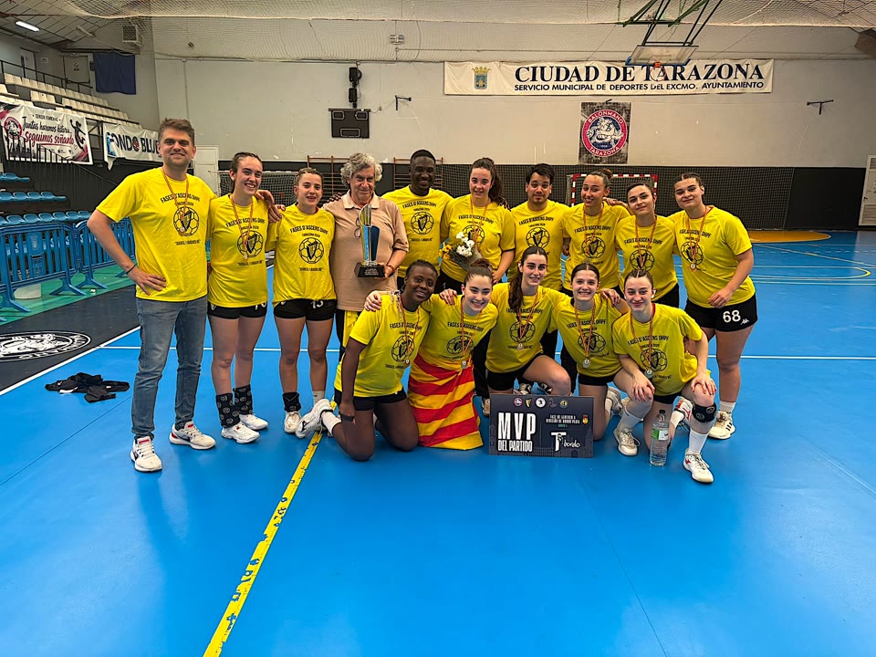 el-joventut-handbol-mataro-puja-a-divisio-dhonor-plata-despres-de-derrotar-lhandbol-lalcudia-en-una-final-vibrant