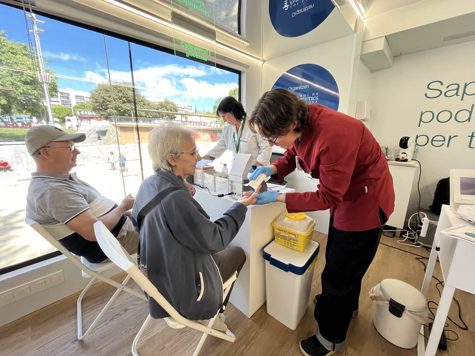 les-farmacies-surten-al-carrer-per-visibilitzar-els-seus-serveis