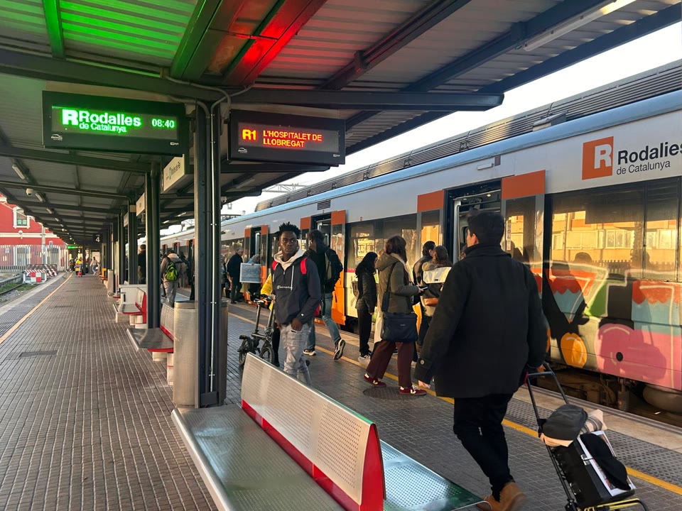 renfe-recupera-el-recorregut-complet-de-lr1-i-els-vuit-trens-en-hora-punta