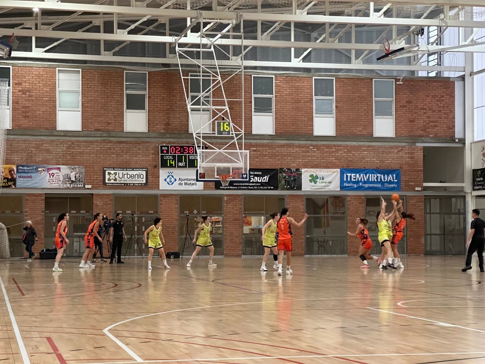 la-intensitat-i-els-triples-condueixen-el-talenom-boet-a-la-primera-victoria-del-curs