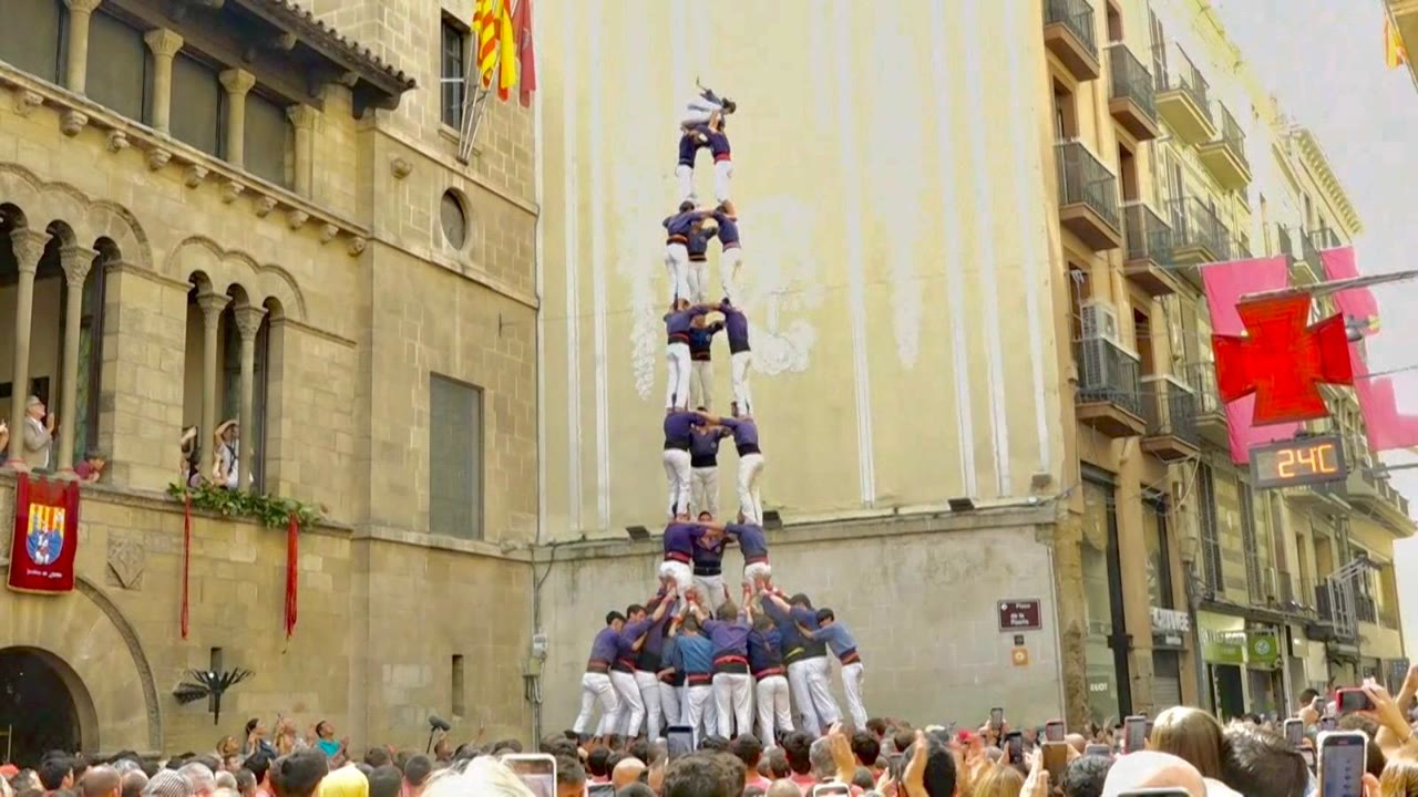 els-capgrossos-llueixen-castells-de-nou-a-lleida