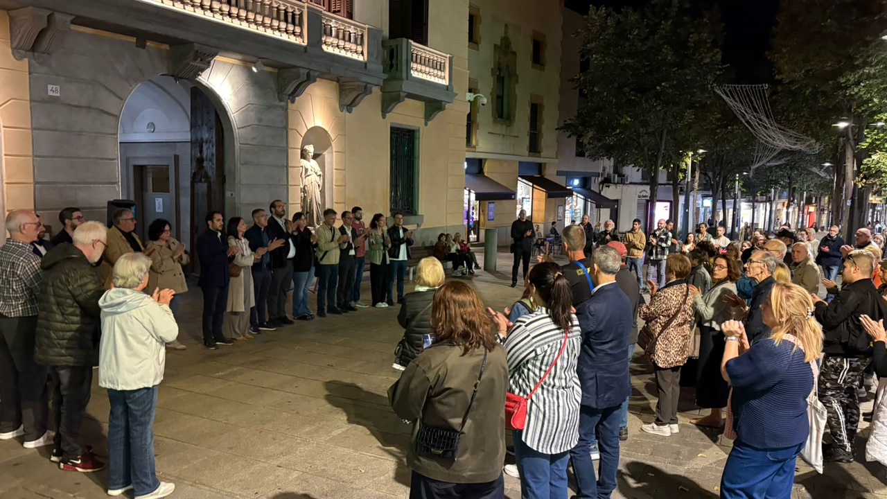 Mataró se suma al minut de silenci per les víctimes de l’accident de Toledo