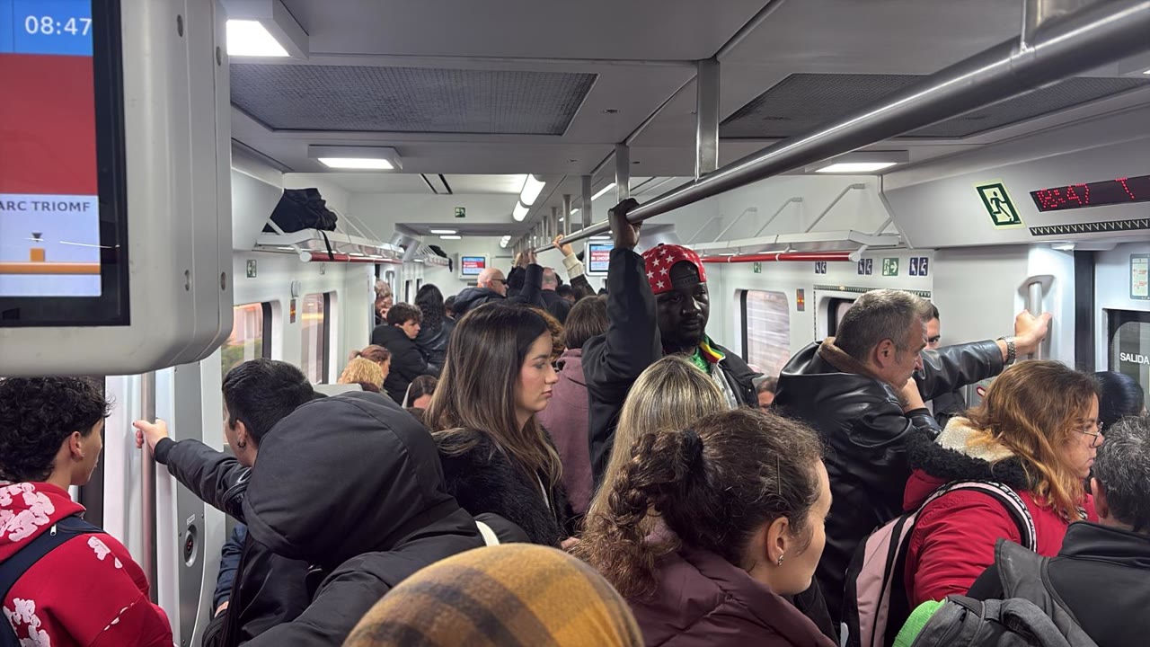 nou-mati-de-caos-a-la-r1