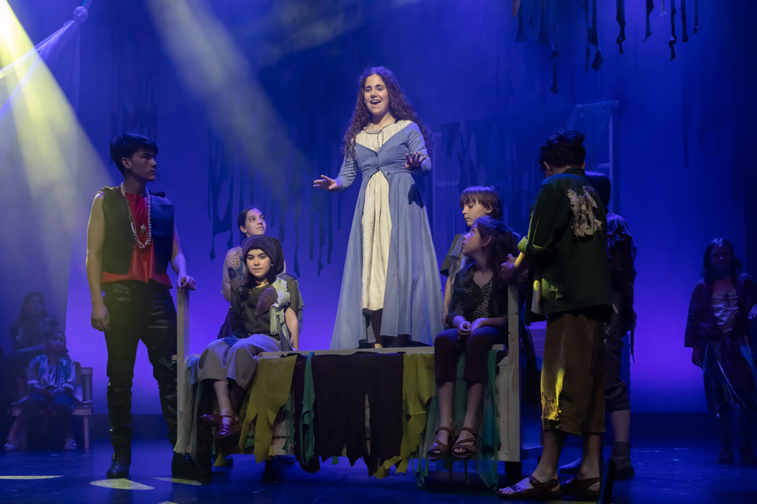 la-magia-den-peter-pan-triomfa-a-la-sala-cabanyes-fent-volar-als-actors