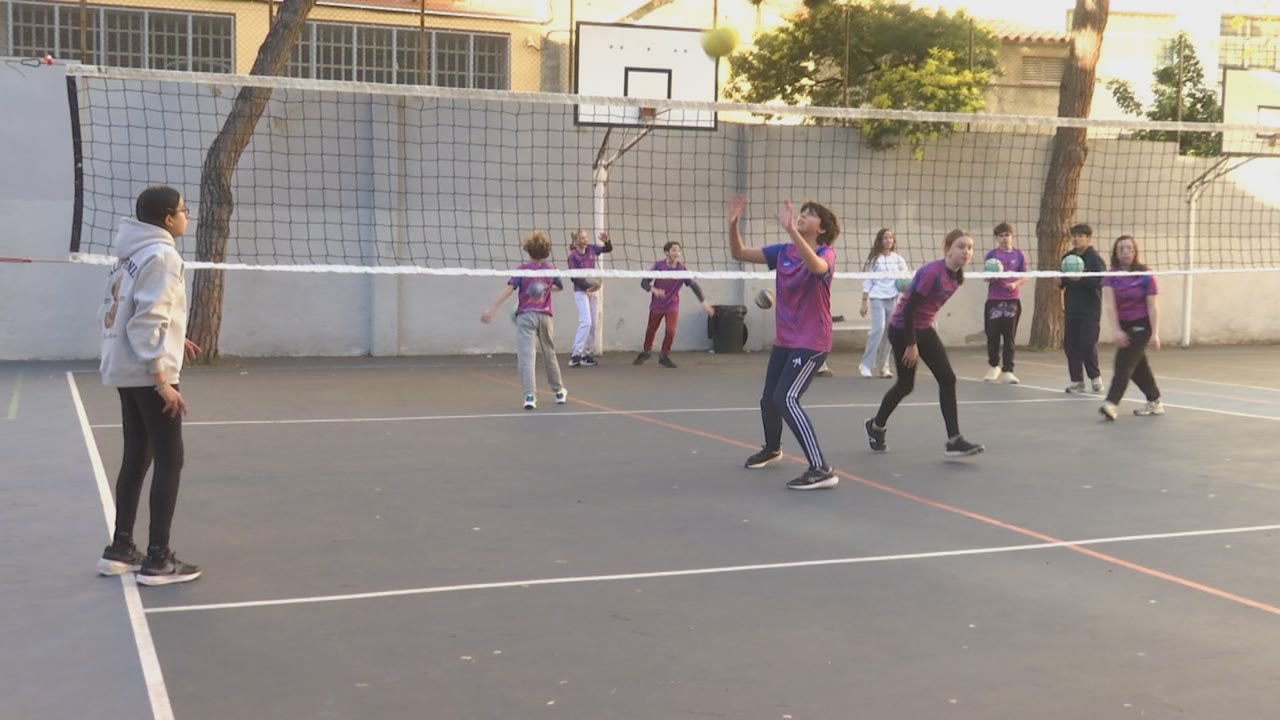 el-volei-a-lescola-freta-obre-les-portes-als-alumnes-a-continuar-practicant-esport-a-la-secundaria