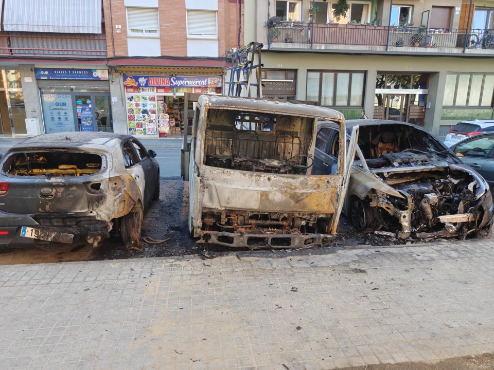 tres-vehicles-cremen-pla-boet
