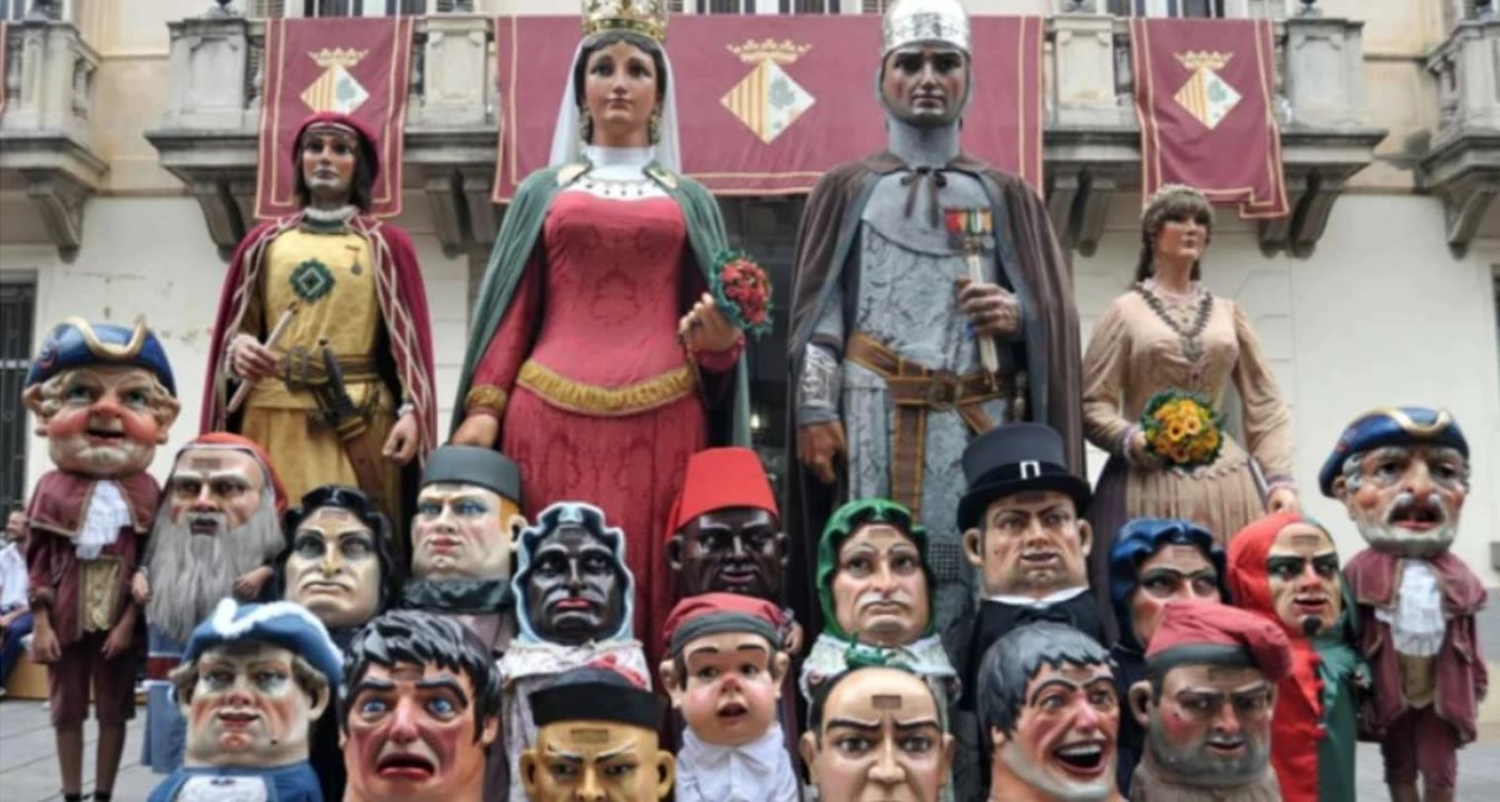 Cercavila amb la Familia Robafaves.jpg