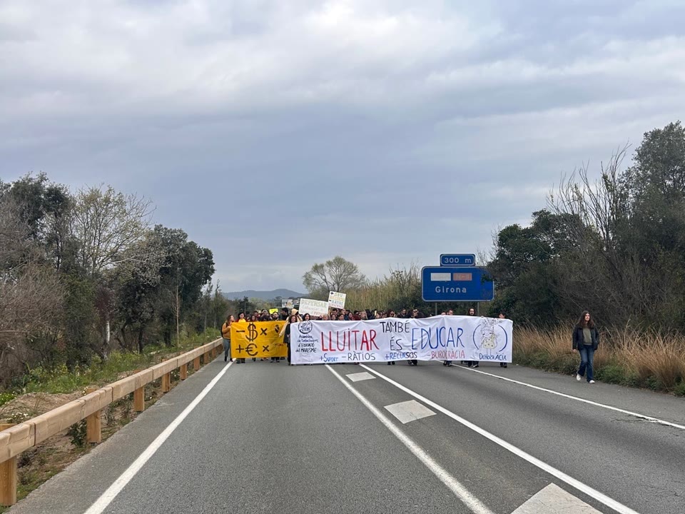 families-dalumnes-de-mataro-salineen-amb-la-vaga-de-docents