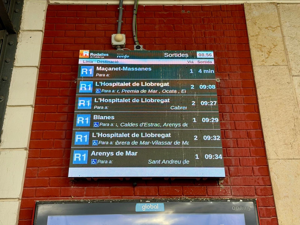 Panells a l'estació de Mataró.jpeg