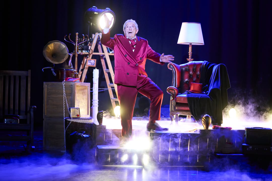 joan-pera-torna-pujar-escenari-amb-espectacle-nou-auca-senyor-pera