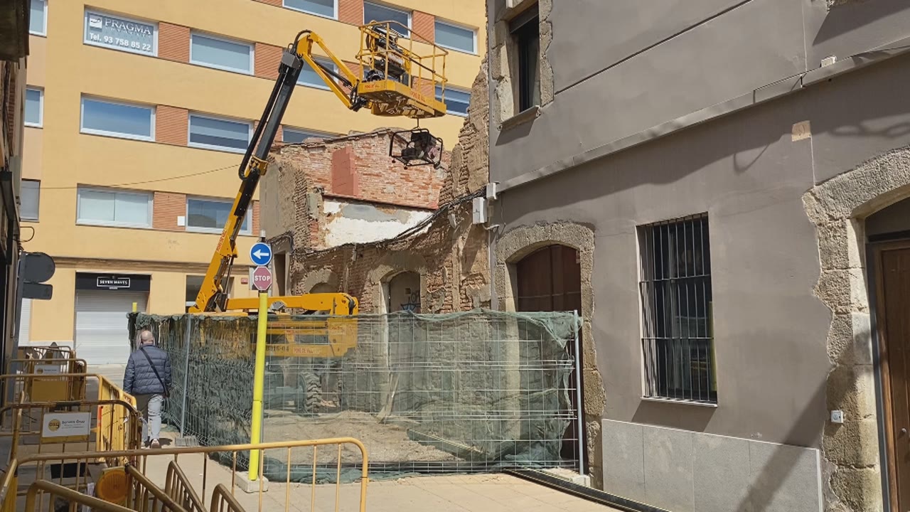 enderroquen-la-casa-abandonada-del-carrer-concepcio-amb-risc-de-collapse