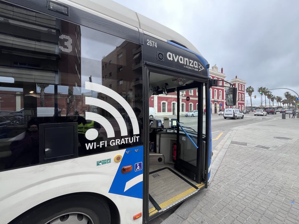 els-usuaris-de-mataro-bus-celebren-lampliacio-de-la-linia-3-fins-al-rengle